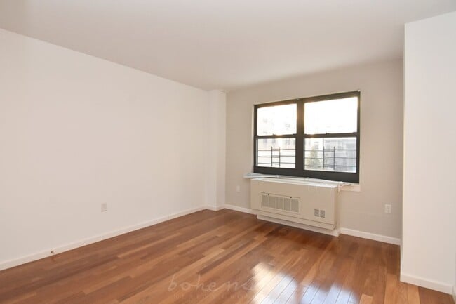 Building Photo - 275 West 140th Street