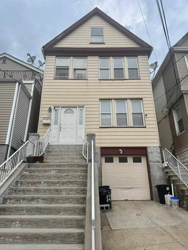 Primary Photo - 129 W 29th St