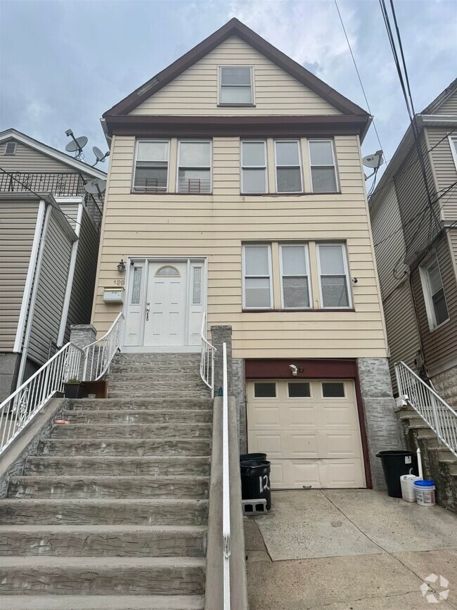 Building Photo - 129 W 29th St