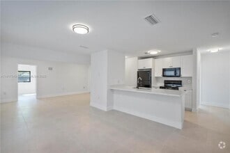 Building Photo - 490 NE 141st St