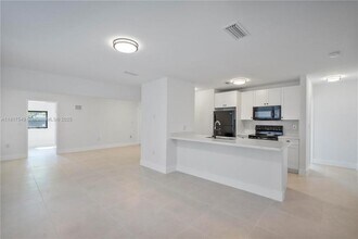 Building Photo - 490 NE 141st St