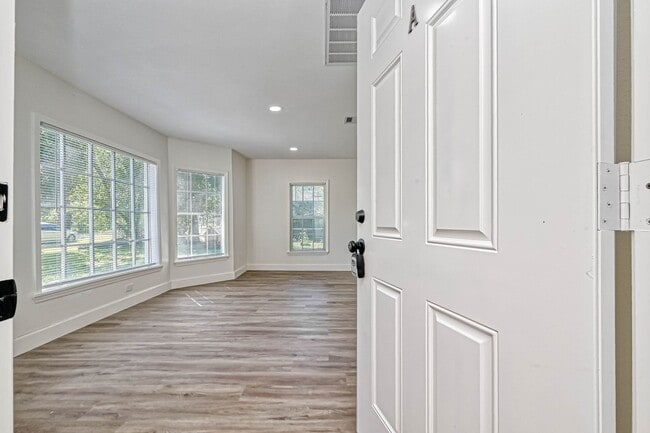 Building Photo - 5609 Denmark St