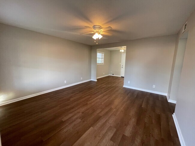 Building Photo - 963 Hillview Blvd