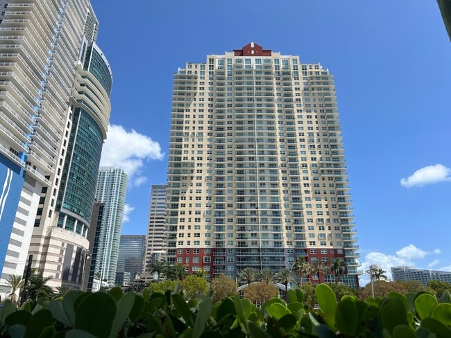 Building Photo - 1155 Brickell Bay Dr