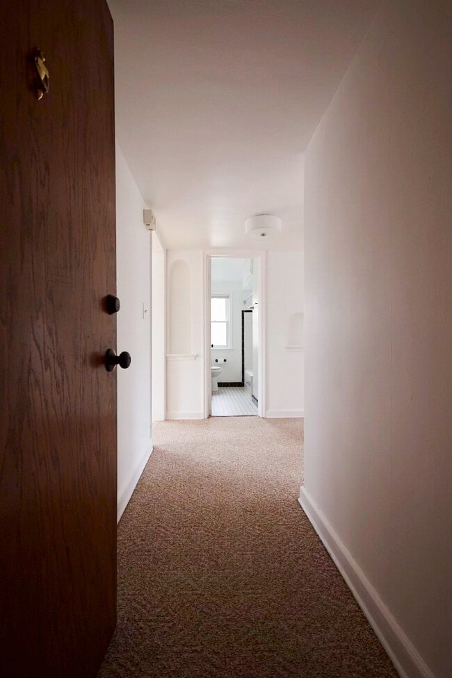 Foto del edificio - 4950 N Port Washington Rd