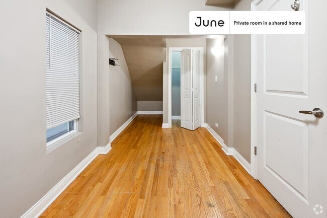 Building Photo - Private bedroom in 3 bed/1 bath Home