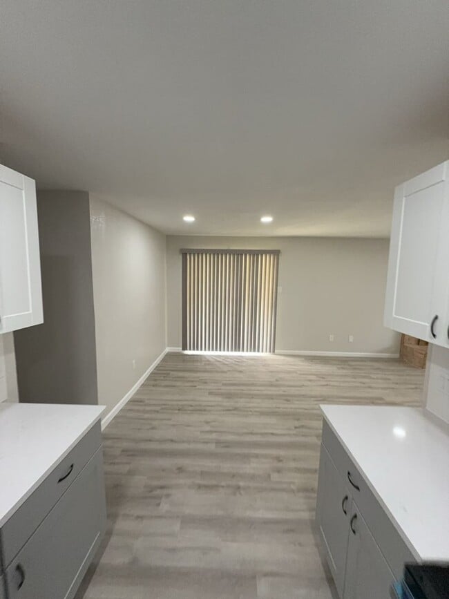 Foto del edificio - AVAILABLE NOW - (SECTION 8 ACCEPTED)