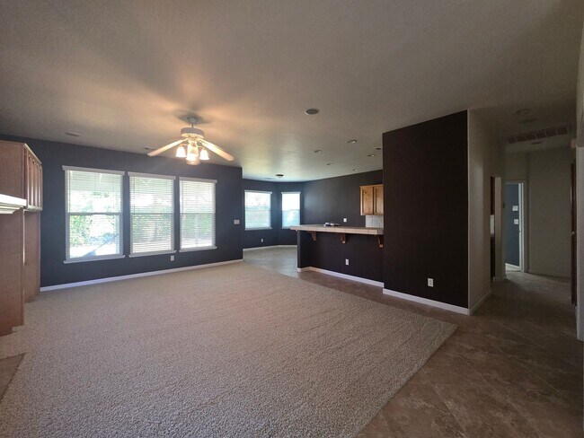 Foto del edificio - 4 BR 2 BA home available now