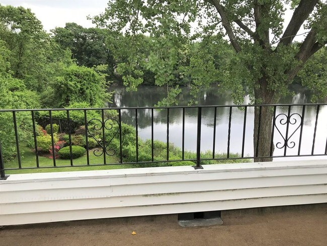 Building Photo - 224 Park St