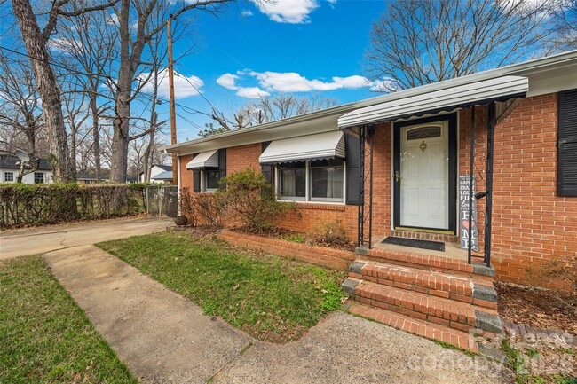 Building Photo - 1037 Stoneybrook Ln