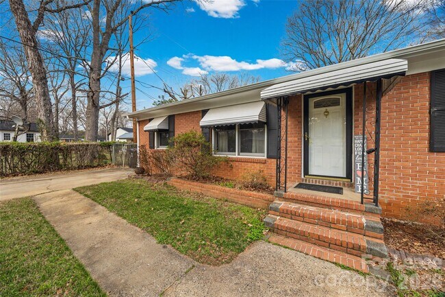 Foto del edificio - 1037 Stoneybrook Ln