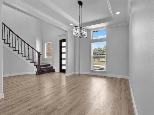 Building Photo - 1600 Country Club Dr