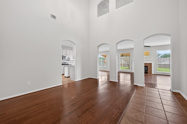 Foto del edificio - 14335 Plum Springs Dr