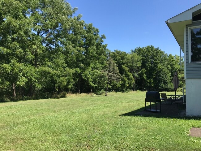 Building Photo - 165 Kendall Ave