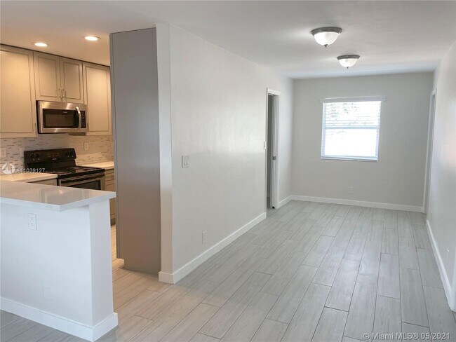 Foto del edificio - 930 N 14th Ct