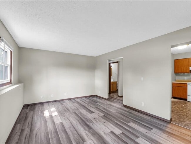 Building Photo - 112 W Raab Rd