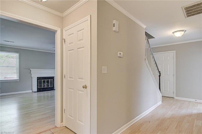 Building Photo - 1508 Trinity Garden Cir