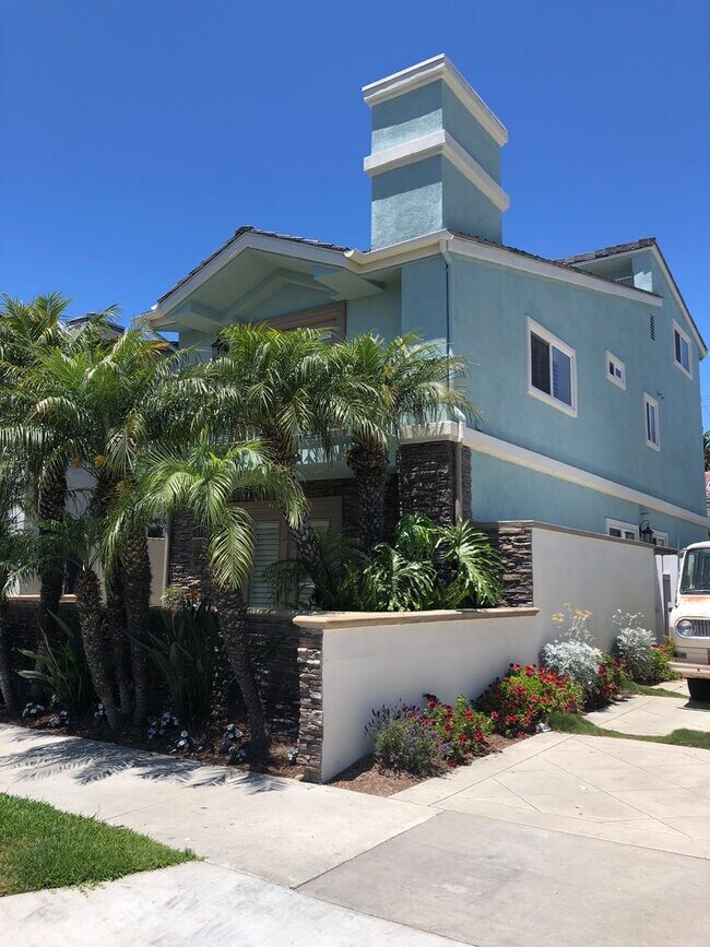 Foto del edificio - Three-story downtown home two blocks from ...