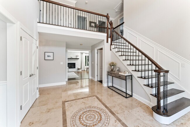 Foto del edificio - 5804 N Corona Dr