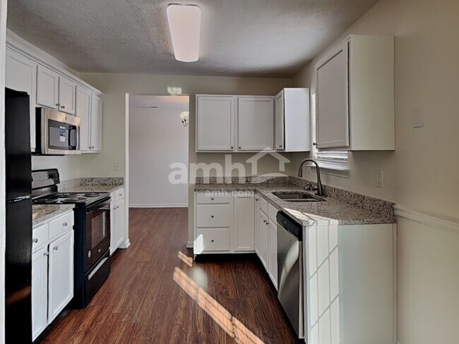 Foto del edificio - 8525 Morgan Dr