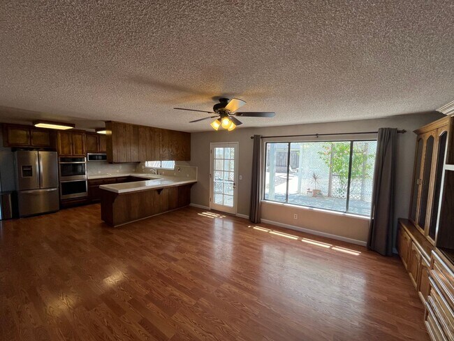 Foto del edificio - 1090 Foxenwood Dr