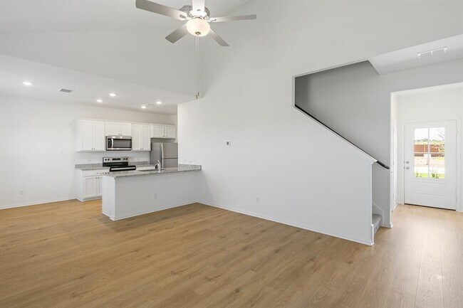 Building Photo - 113 Desert Hare Dr