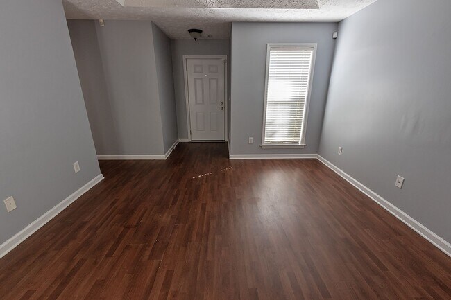 Foto del edificio - 6725 Taylor Ridge Rd