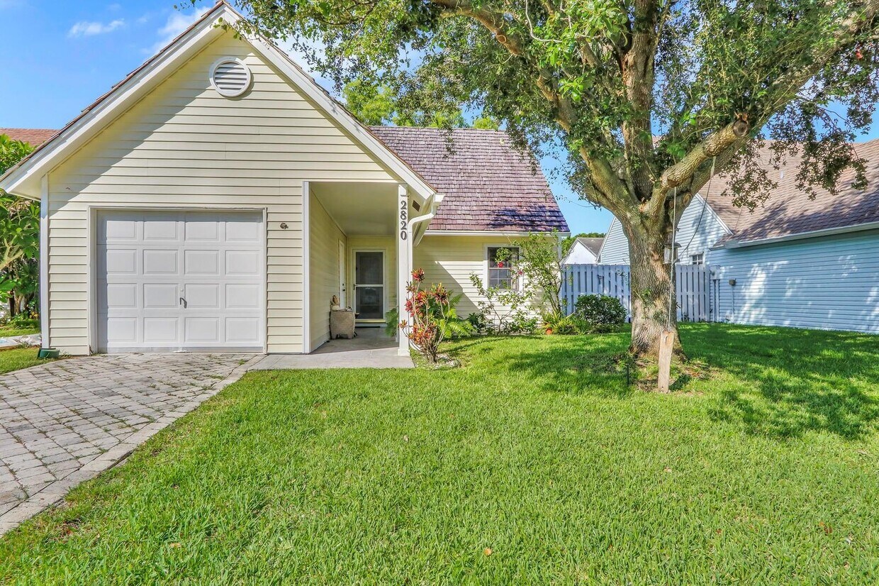 Foto principal - 2820 Black Pine Ct