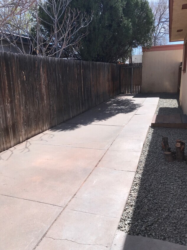 4506 Zuni Rd SE, Albuquerque, NM 87108 Townhome Rentals in