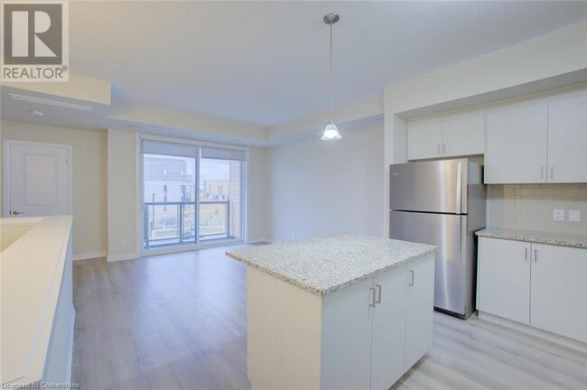 Building Photo - 261 Woodbine Ave