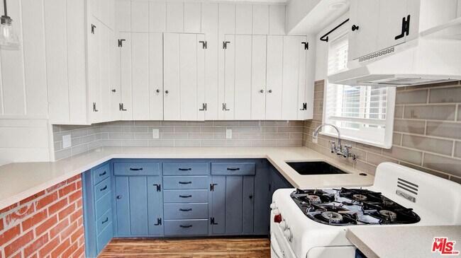 Foto del edificio - 1007 Sunmore Ln