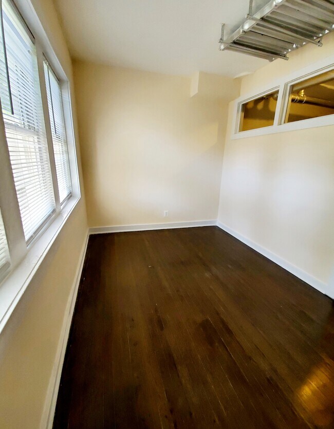Foto del edificio - 4412 N St Louis Ave