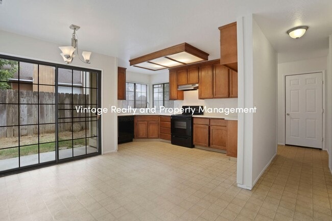 Building Photo - Back On The Rental Market Updated 3 Bedroo...