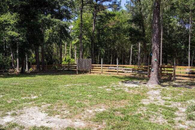 Foto del edificio - 3 bedrooms, Fenced in backyard, 12x24 shed, NO breed restrictions!