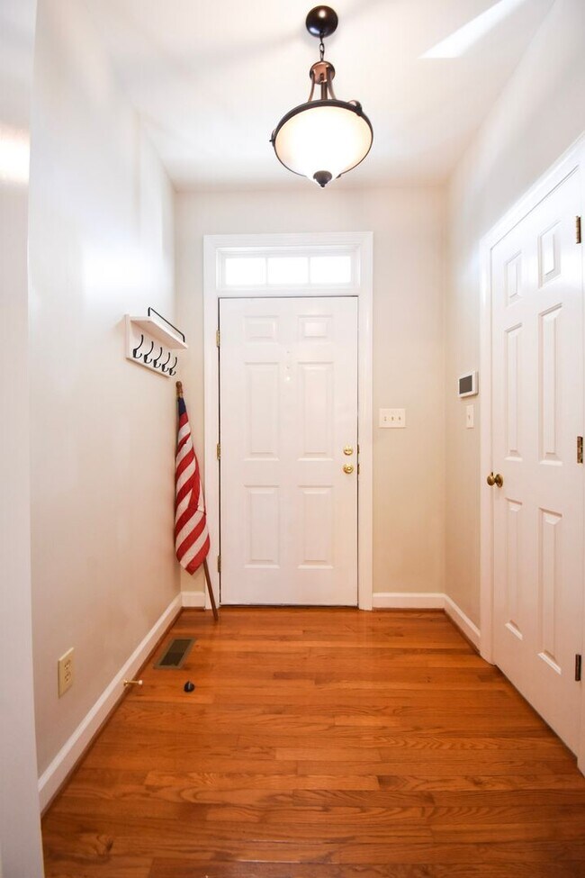 Foto del edificio - 2 Bedroom 2 Bathroom - No Pets