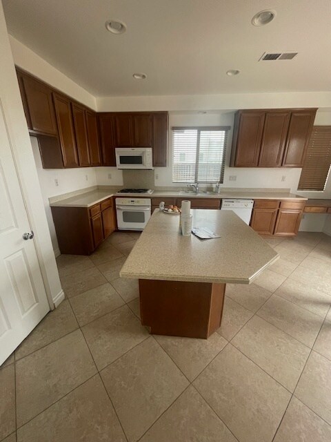 Building Photo - 28326 Westwood Way