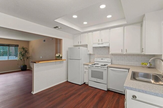 Building Photo - 39220 San Francisquito Canyon Rd