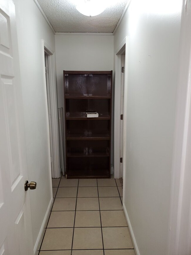 Building Photo - Great 3 bedroom 2 bath rancher near major ...