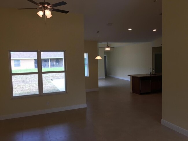 Building Photo - 5866 NW Mesa Cir