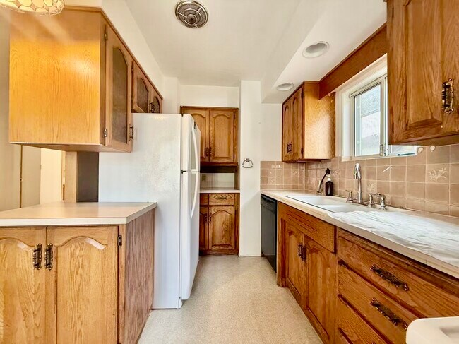 Photo du bâtiment - 473 E 54th Ave