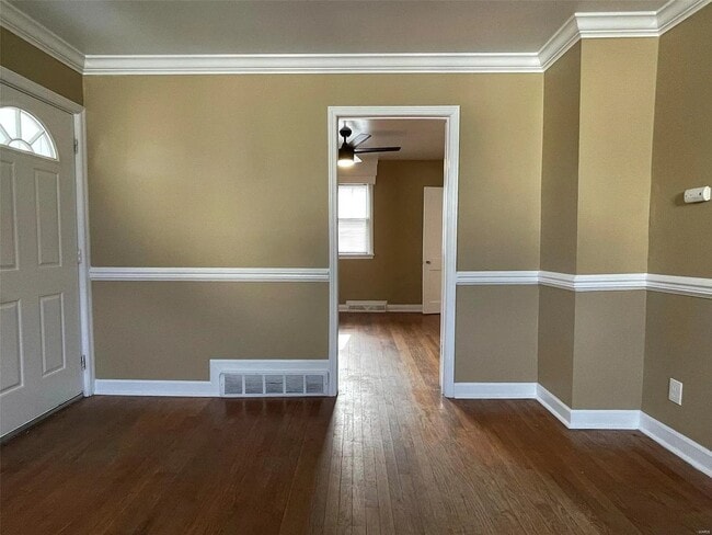 Building Photo - 21 S Schlueter Ave