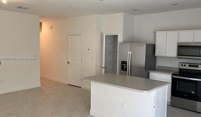 Foto del edificio - 606 SW 12th St