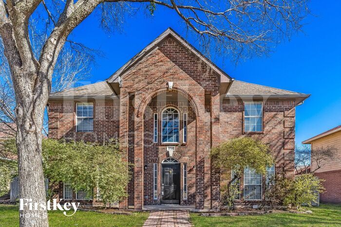 Primary Photo - 1716 Trinity Hill