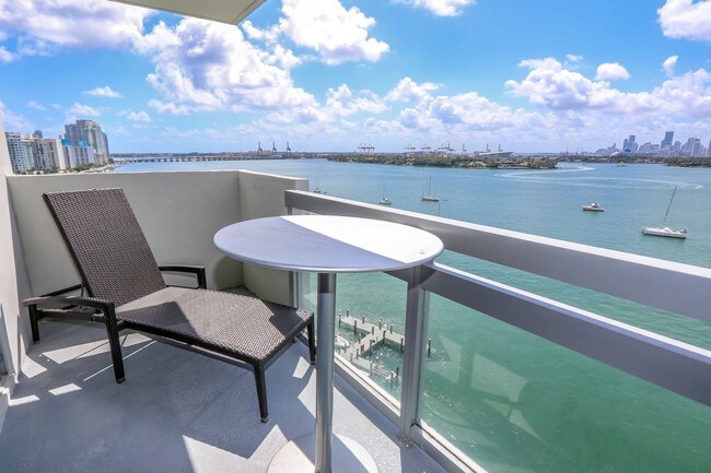 Foto del edificio - 1500 Bay Rd