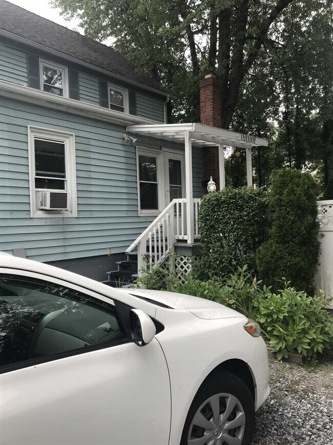 93 Maple St Unit 1R, Beacon, NY 12508 Room for Rent in Beacon, NY