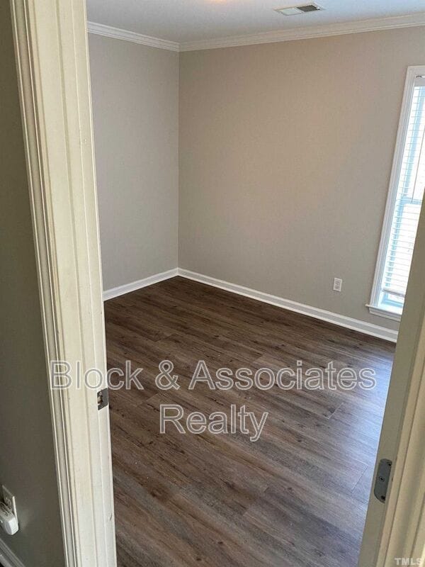 Building Photo - 2216 Myron Dr