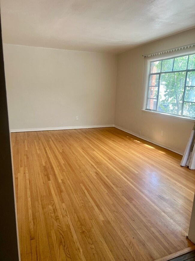 Building Photo - Unit 1406 1/2