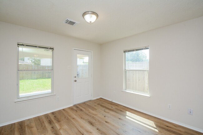 Foto del edificio - 7827 Talladega Springs Ln