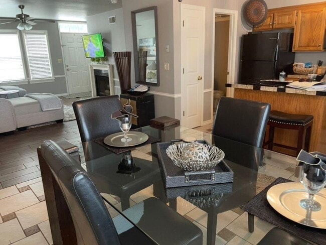 Foto del edificio - 1364 E Masonic Dr