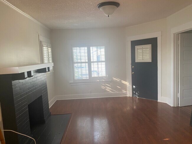 livingroom - 1158 W 68th St